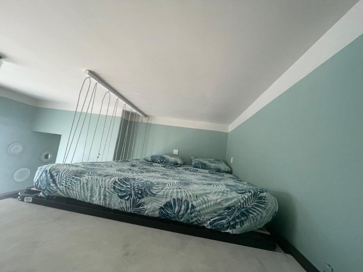 Les Terrasses: Romantic Charm In Apartment *