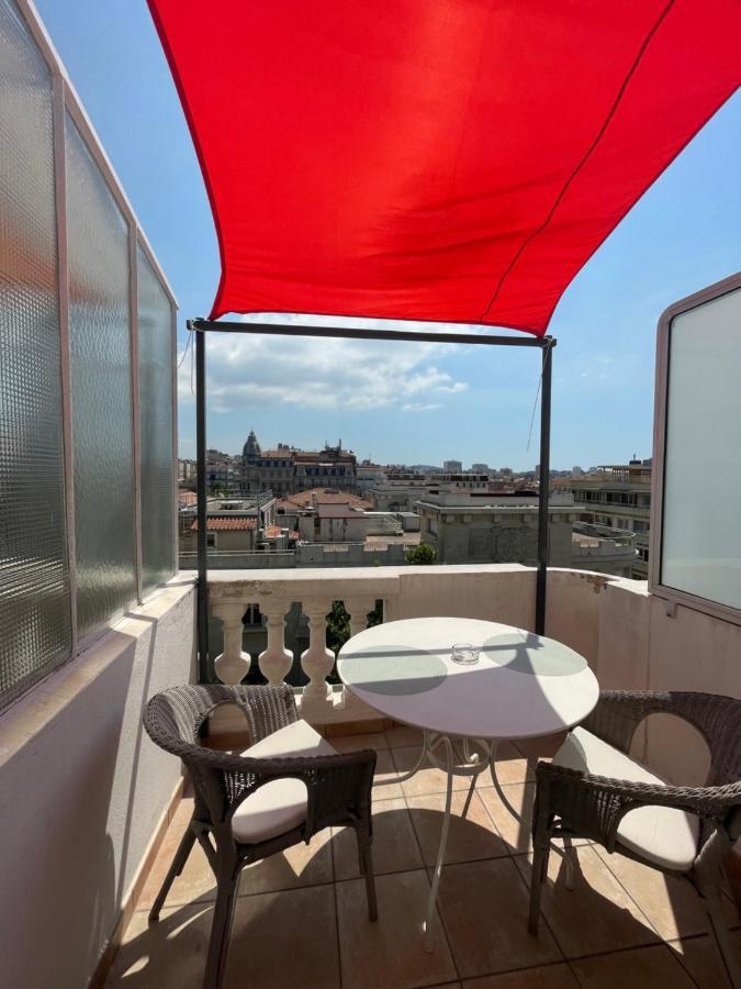 Les Terrasses: Romantic Charm In Apartment
