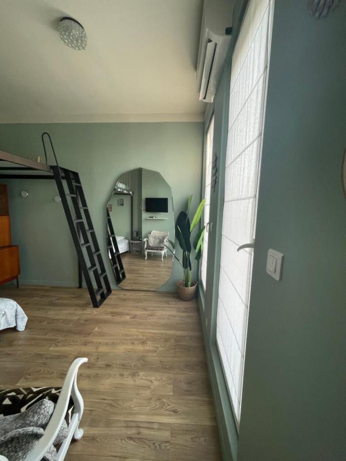 Les Terrasses: Romantic Charm In Apartment Toulon