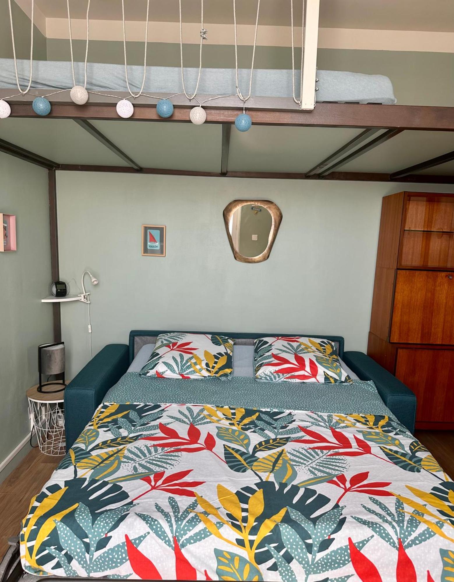 Les Terrasses: Romantic Charm In Apartment