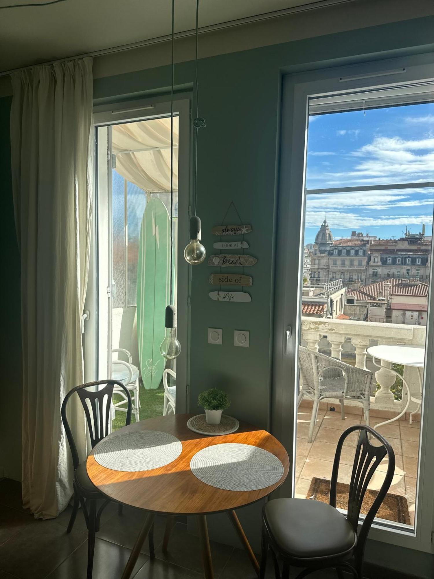 Les Terrasses: Romantic Charm In Apartment Toulon